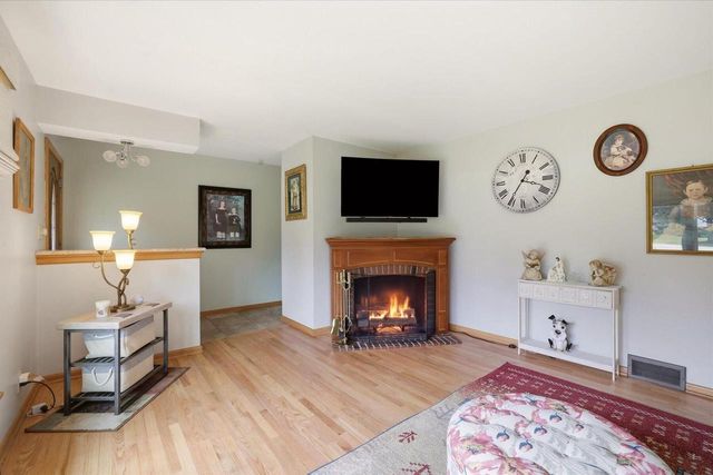 870 Dona Vista DRIVE, Waukesha, WI 53186