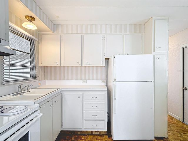 4061 58TH AVENUE N 224, St Petersburg, FL 33714