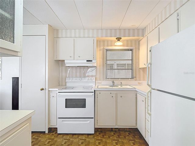 4061 58TH AVENUE N 224, St Petersburg, FL 33714