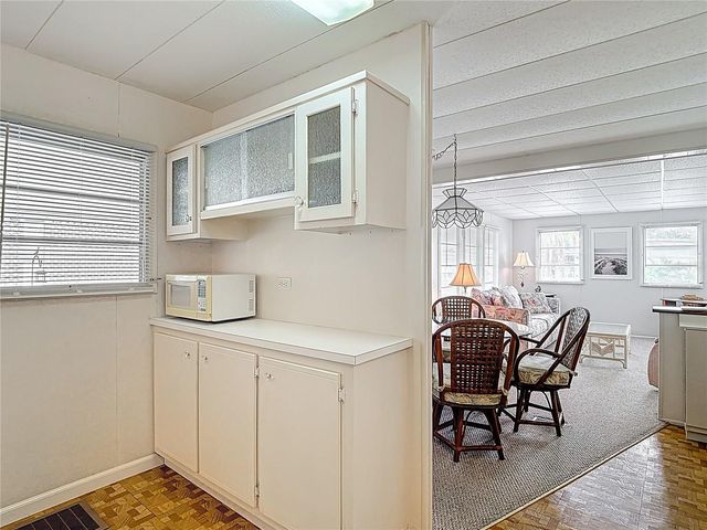 4061 58TH AVENUE N 224, St Petersburg, FL 33714