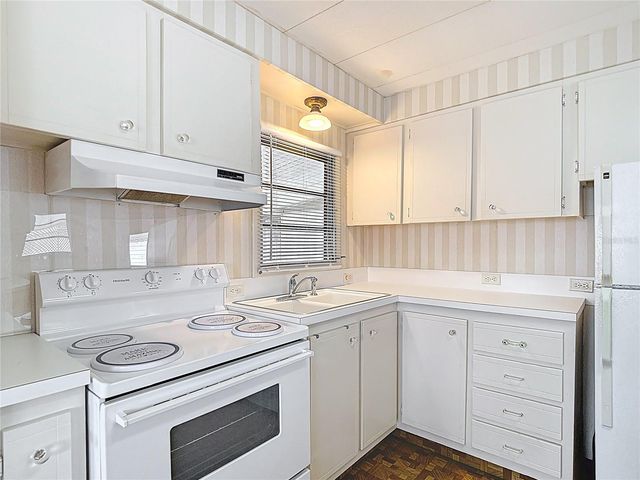 4061 58TH AVENUE N 224, St Petersburg, FL 33714