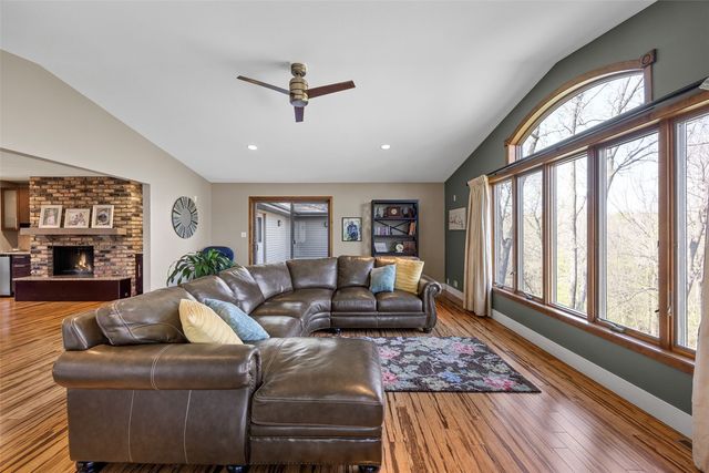1896 Sunset Drive NE, Solon, IA 52333