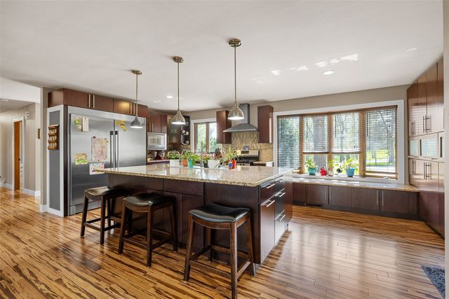 1896 Sunset Drive NE, Solon, IA 52333