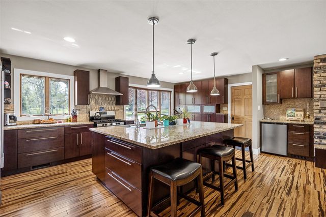 1896 Sunset Drive NE, Solon, IA 52333