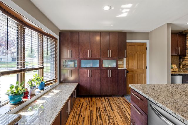 1896 Sunset Drive NE, Solon, IA 52333