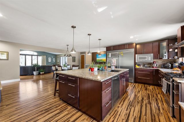 1896 Sunset Drive NE, Solon, IA 52333