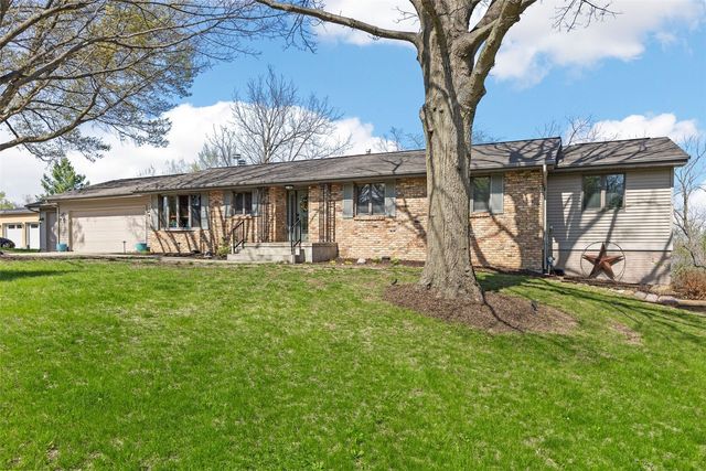 1896 Sunset Drive NE, Solon, IA 52333