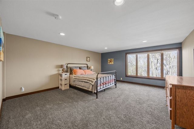 1896 Sunset Drive NE, Solon, IA 52333