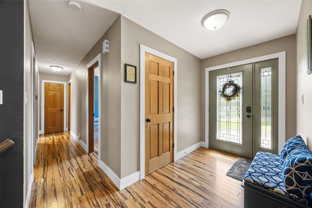 1896 Sunset Drive NE, Solon, IA 52333