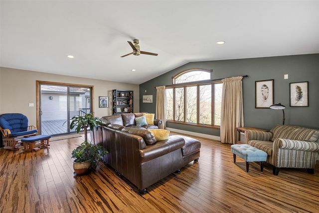 1896 Sunset Drive NE, Solon, IA 52333