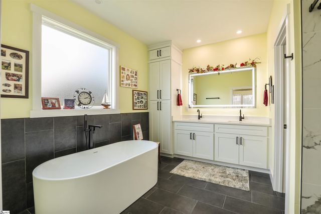 2925 Old Greenville Highway, Central, SC 29630