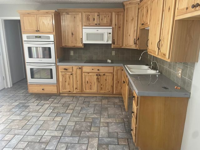 8606 Knoxville Avenue, Lubbock, TX 79423