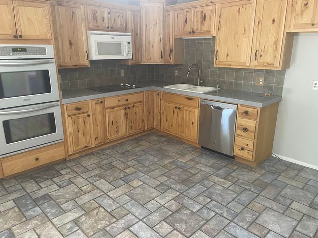 8606 Knoxville Avenue, Lubbock, TX 79423