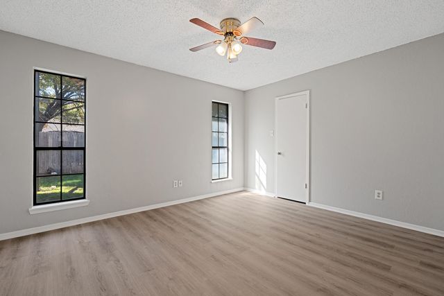 8606 Knoxville Avenue, Lubbock, TX 79423