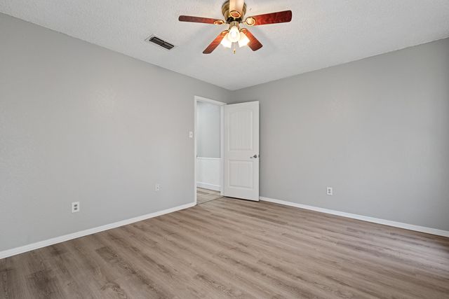 8606 Knoxville Avenue, Lubbock, TX 79423