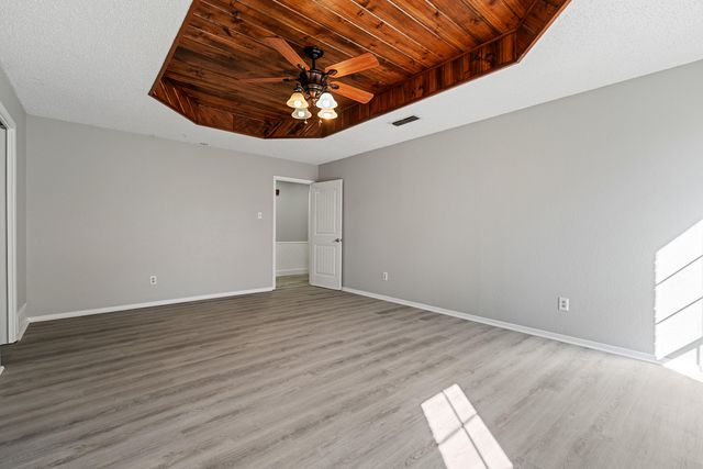 8606 Knoxville Avenue, Lubbock, TX 79423