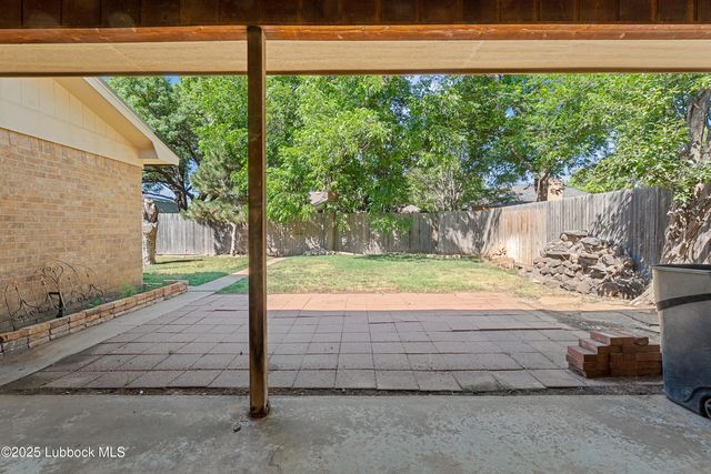 8606 Knoxville Avenue, Lubbock, TX 79423