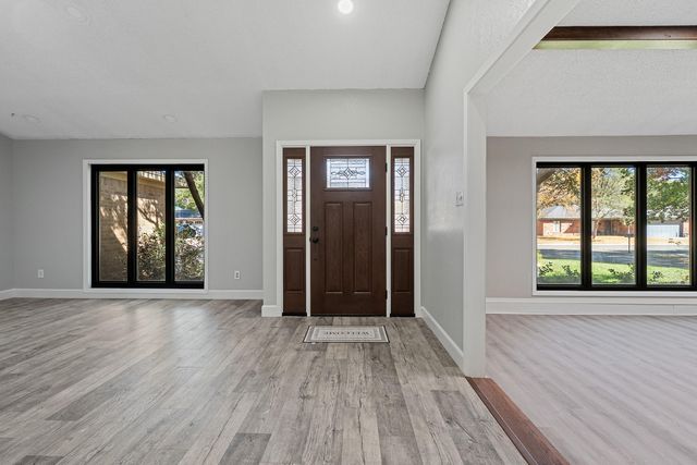 8606 Knoxville Avenue, Lubbock, TX 79423