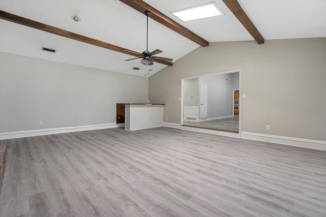 8606 Knoxville Avenue, Lubbock, TX 79423