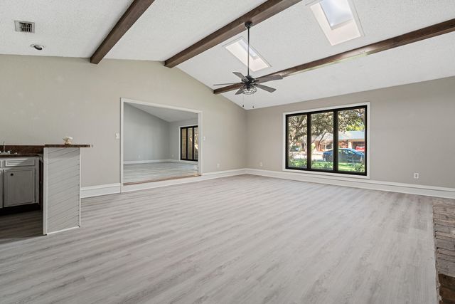 8606 Knoxville Avenue, Lubbock, TX 79423