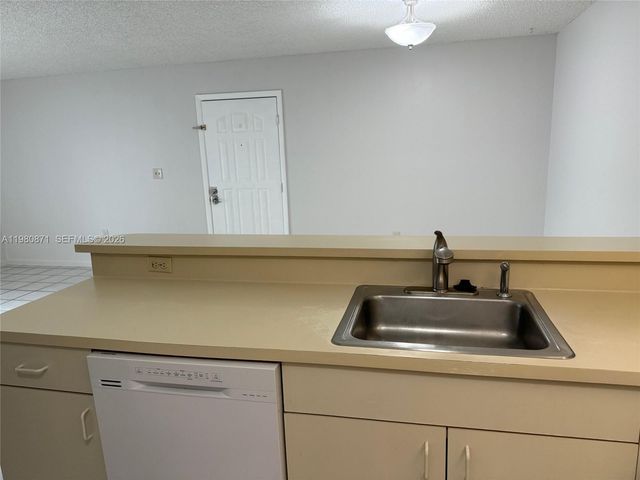 8560 SW 212th St 306, Cutler Bay, FL 33189