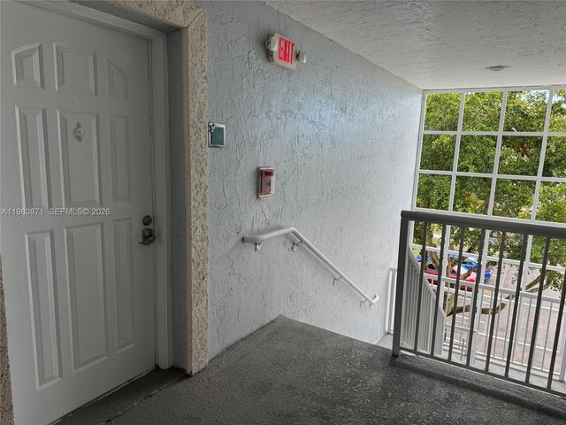 8560 SW 212th St 306, Cutler Bay, FL 33189