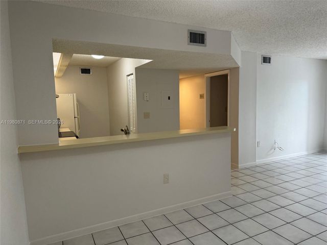 8560 SW 212th St 306, Cutler Bay, FL 33189