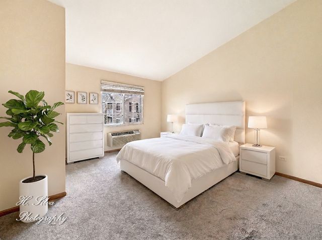 1431 Silverstone Drive 1431, Carpentersville, IL 60110