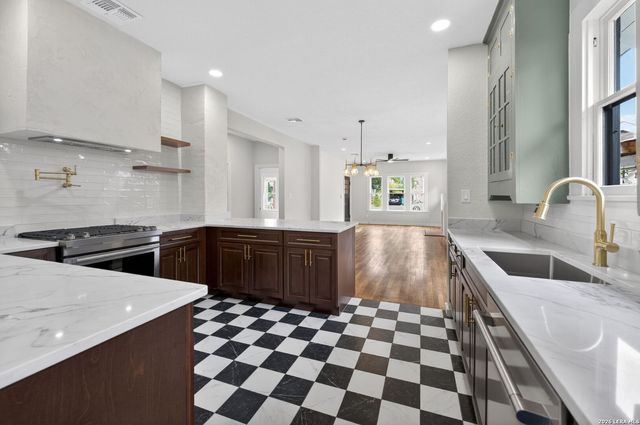 619 W Kings Hwy, San Antonio, TX 78212