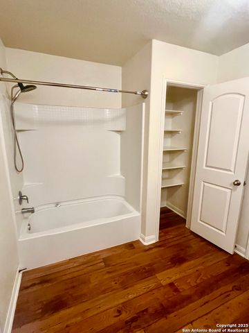 6122 Pleasant Mdw, San Antonio, TX 78222