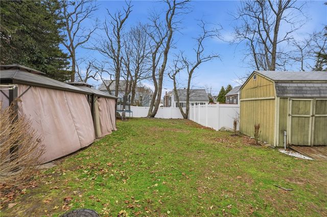 118 King Phillip Street, Portsmouth, RI 02871