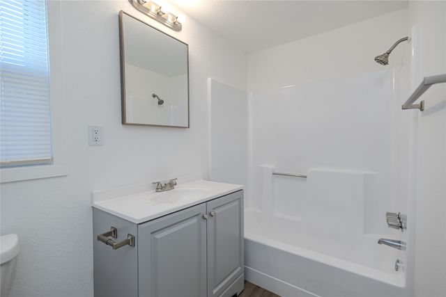 310 E 11th Street N, Newton, IA 50208