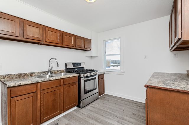 310 E 11th Street N, Newton, IA 50208