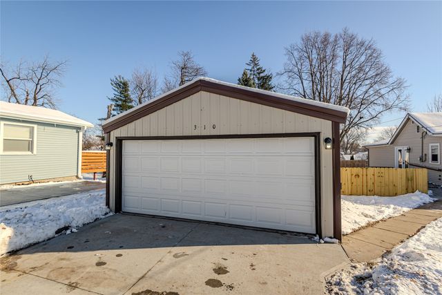 310 E 11th Street N, Newton, IA 50208