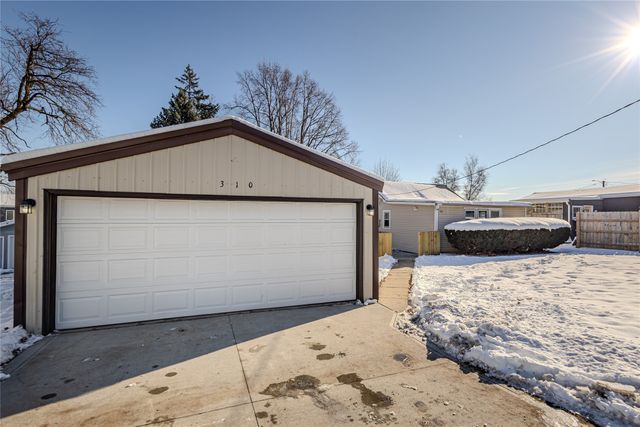 310 E 11th Street N, Newton, IA 50208