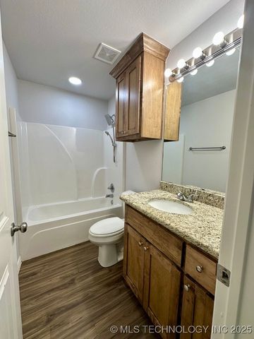 3608 Prairie Crossing Street, Durant, OK 74701