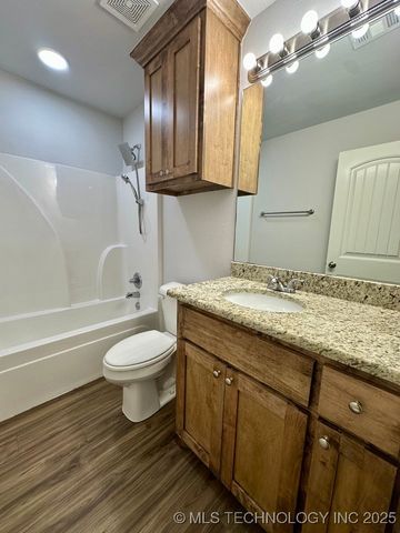 3608 Prairie Crossing Street, Durant, OK 74701