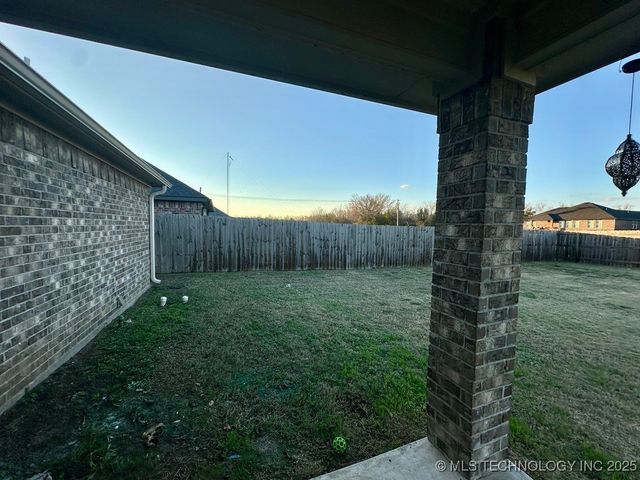 3608 Prairie Crossing Street, Durant, OK 74701