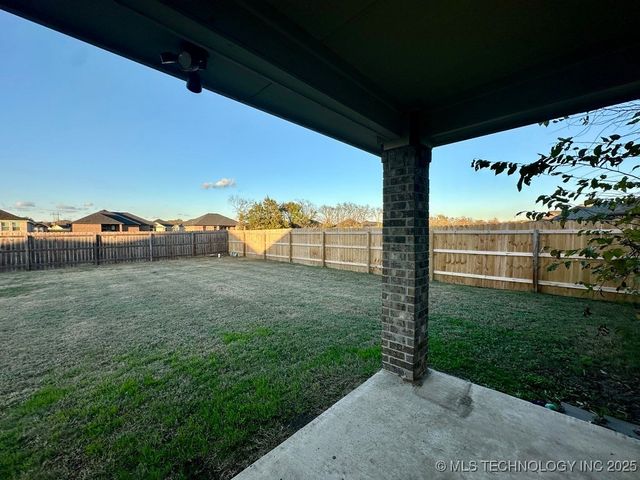 3608 Prairie Crossing Street, Durant, OK 74701