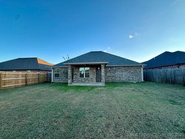 3608 Prairie Crossing Street, Durant, OK 74701