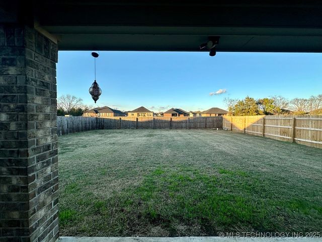 3608 Prairie Crossing Street, Durant, OK 74701
