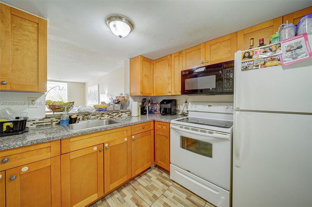 494 NW 165th St Rd C-205, Miami, FL 33169