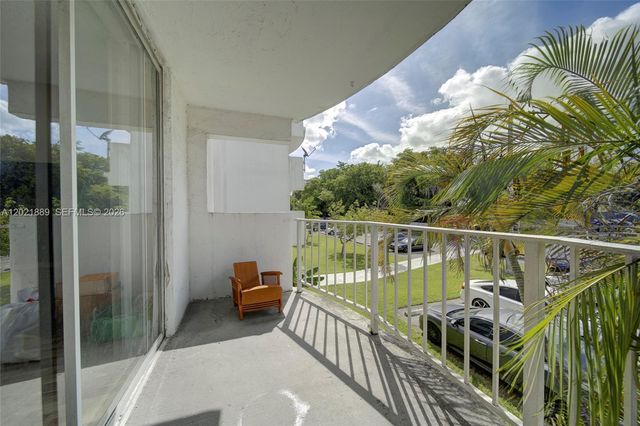 494 NW 165th St Rd C-205, Miami, FL 33169