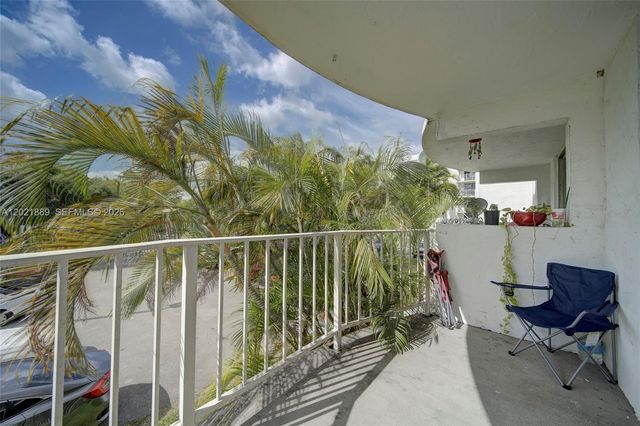 494 NW 165th St Rd C-205, Miami, FL 33169