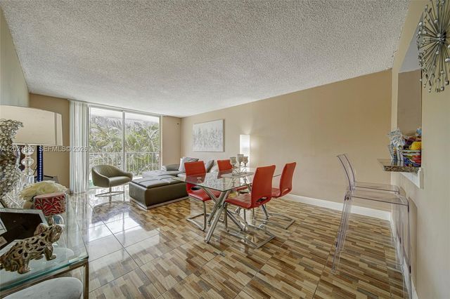 494 NW 165th St Rd C-205, Miami, FL 33169