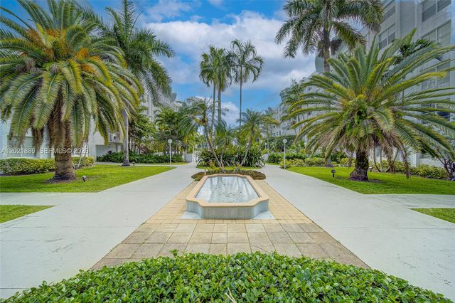 494 NW 165th St Rd C-205, Miami, FL 33169