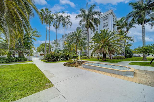 494 NW 165th St Rd C-205, Miami, FL 33169