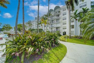 494 NW 165th St Rd C-205, Miami, FL 33169