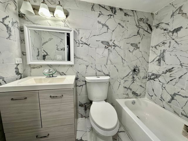 801 S 16th Avenue, Maywood, IL 60153