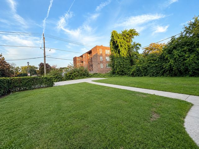 801 S 16th Avenue, Maywood, IL 60153